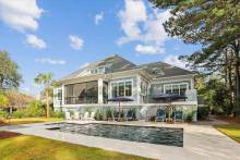 A vacation rental home with a large pool in Hilton Head