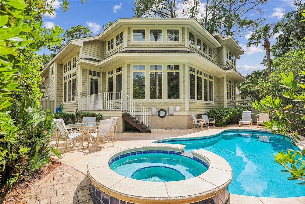 exterior view of hilton head vacation rental